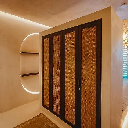 Q Coconuts Seaside * לימסול