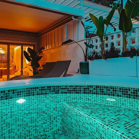 Q Coconuts Seaside *