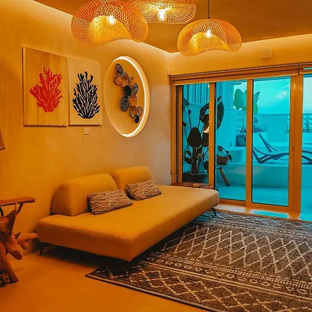 Q Coconuts Seaside לימסול