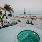 Q Coconuts Seaside Λεμεσός