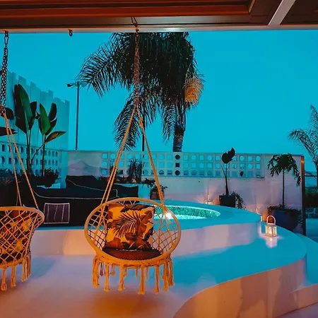 Q Coconuts Seaside לימסול