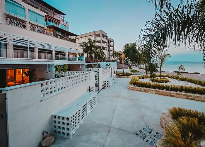 Q Coconuts Seaside Apartmán *