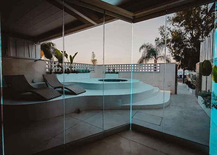 Q Coconuts Seaside Apartmán *